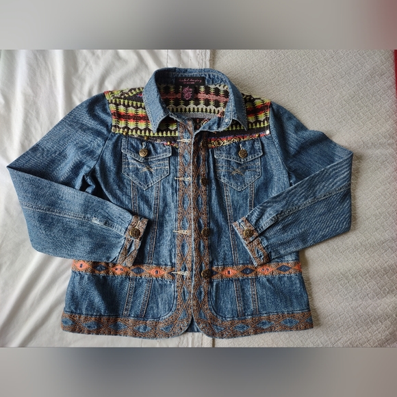 Tribal patterned embroidered denim jacket. - Picture 3 of 10